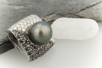 Clip Anhänger mit Tahiti Perle & Brillanten Schwarz Weiß in Weißgold 585