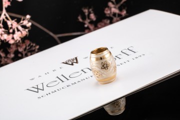 Wellendorff Ronde Anhänger Kirsche Farbe Seidenschimmer 7 Diamanten Gold