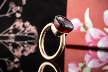 Pomellato Nudo Ring Classic mit rotem Granat in 750er Rosegold Full Set