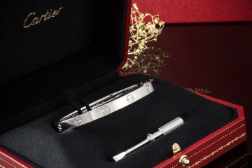 Cartier Love Armreif Armband Neues Modell in Weißgold 750 Gr 19 Full Set