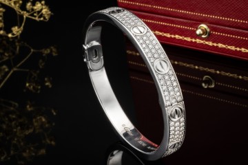 Cartier Love Armreif Klassisch Diamanten Ausgefasst in Weißgold Full Set