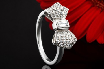 Chopard Ring Schleife mit Baguette Solitär und Diamanten in Weißgold 750