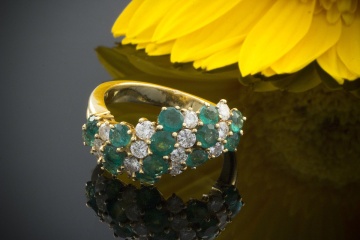 Ring mit SMARAGD & Brillanten Beeindruckender Klassiker 750er Gold