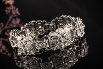 Imposantes Art Deco Armband mit Diamanten Altschliff in Weißgold Arbeit