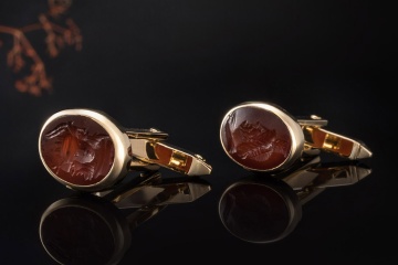 Manschetteknöpfe mit Karneol Intaglio Indianermotive in 750er Gelbgold