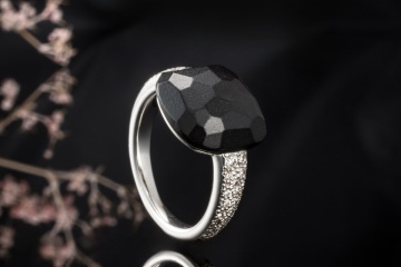 Pomellato Ring Capri Gagat Jet Schwarz mit weißen Diamanten Weißgold 750