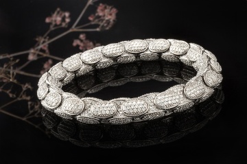 Flex Armband mit 13 Carat Diamanten und Spannmechanik in 750er Weißgold