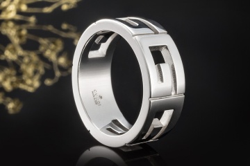 Gucci Ring Bandring Gucci Logo Breites Modell Größe 55 in 750er Weißgold