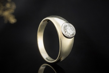 Klassischer Solitär Ring 1 Diamant im Brillantschliff Gelbgold Weißgold