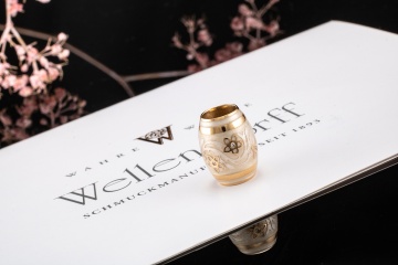 Wellendorff Ronde Anhänger Kirsche Farbe Seidenschimmer 7 Diamanten Gold