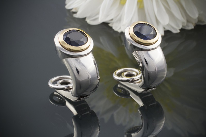 Hans Dieter Krieger Ohrringe Ohrclips mit Saphir in 750er Weißgold 