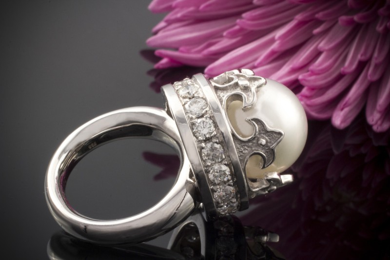 Traumring Krone 15,6 mm Süßwasserzuchtperle mit Diamanten in 750er Weißgold 