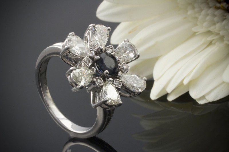 Art Deco Ring mit Saphir & Diamanten TROPFENSCHLIFF in 750er Weißgold 