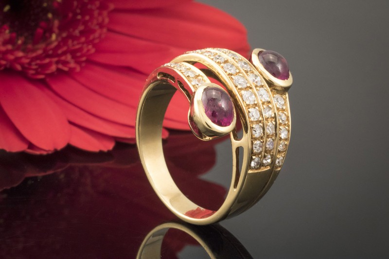 Rubin Ring 2 Rubine im Cabochon Schliff mit Diamanten in 750er Gelbgold 