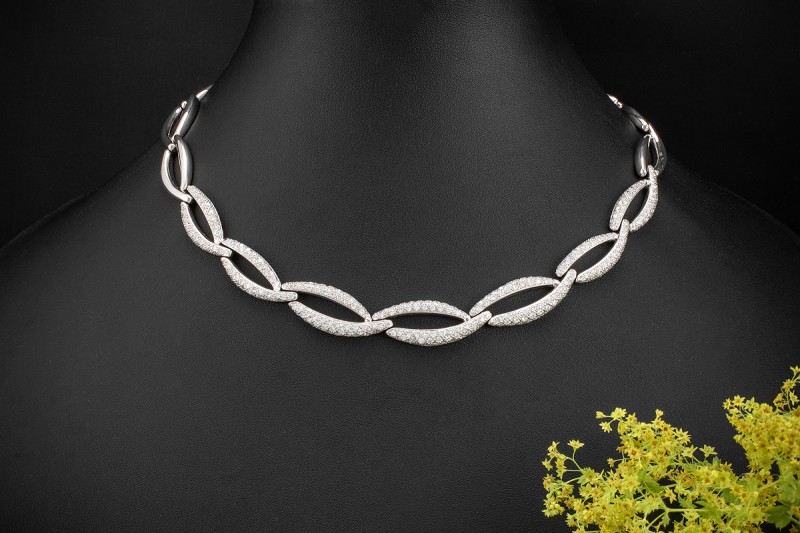 Leo Wittwer Elegantes Collier mit 7,05 Ct. Brillanten in 750er Weißgold 