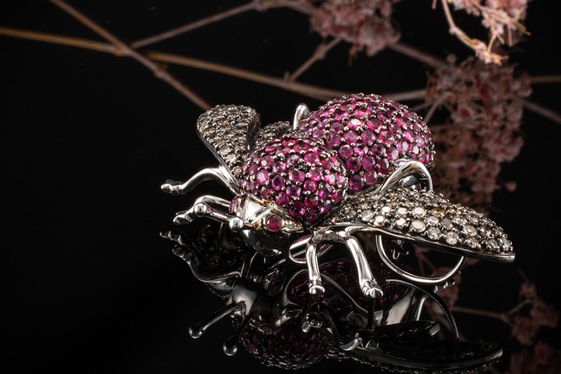 Brosche Nadel Große Fliege mit Pink Rubin und Diamanten in Weißgold 750 