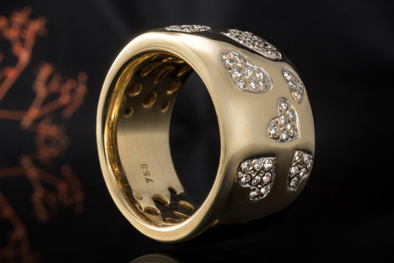 Herz Ring mit Diamanten rundum Massiver breiter Bandring in Gelbgold 750 