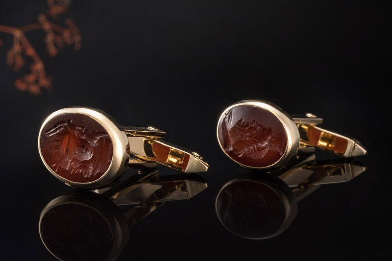 Manschetteknöpfe mit Karneol Intaglio Indianermotive in 750er Gelbgold 