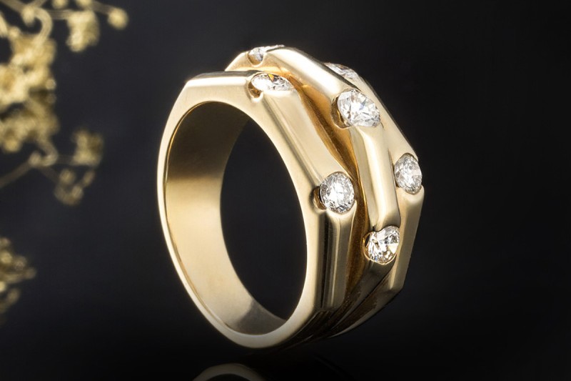 Ring Klassische Goldschmiedearbeit Handarbeit mit Diamanten in Gelbgold 