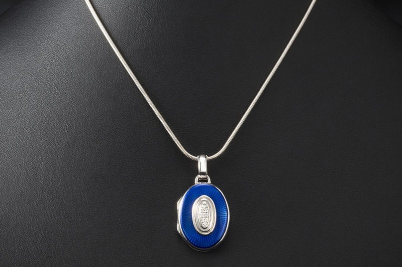 Victor Mayer Medaillon Anhänger mit Diamanten Emaille Blau Weißgold 750 