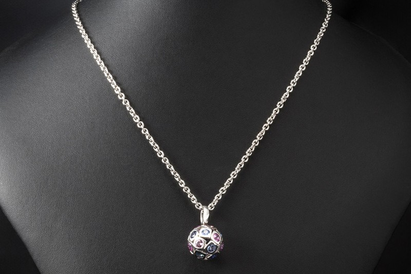 A. Odenwald Tango Collier Kugel Anhänger Kette Bunte Saphire in Weißgold 