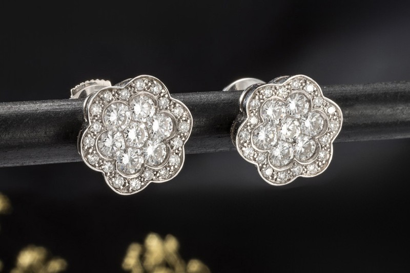 Diamant Ohrringe Ohrstecker mit Brillanten Blütenform in 750er Weißgold 