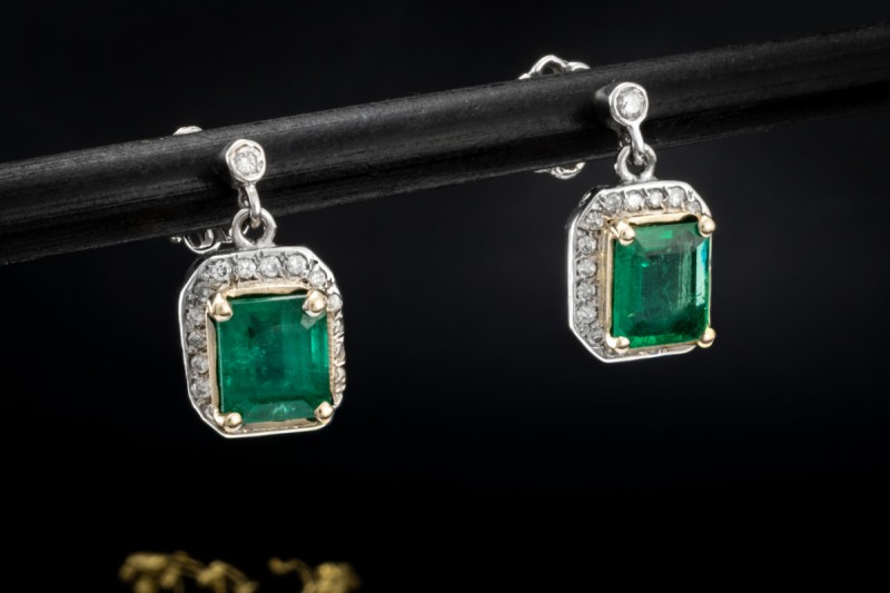 Antike Ohrringe Ohrstecker mit Smaragd und Diamanten in 750er Weißgold 