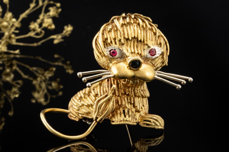 Vintage Brosche Löwe Goldschmiedearbeit Rubin und Saphir 750er Gelbgold 