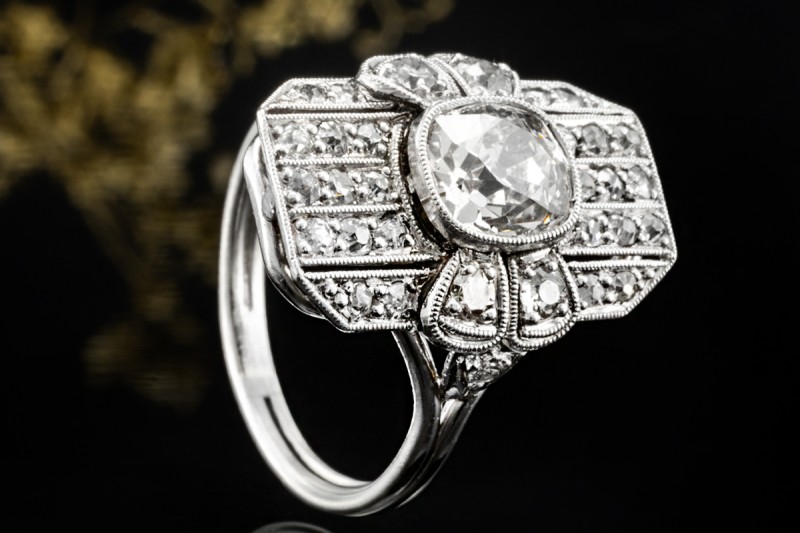 Antiker Ring mit Diamanten im Old Mine Cut Art déco in 950er Platin 