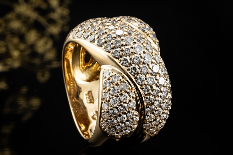 Verschlungener Doppelband Ring mit Diamanten Massiv in 750er Gelbgold 