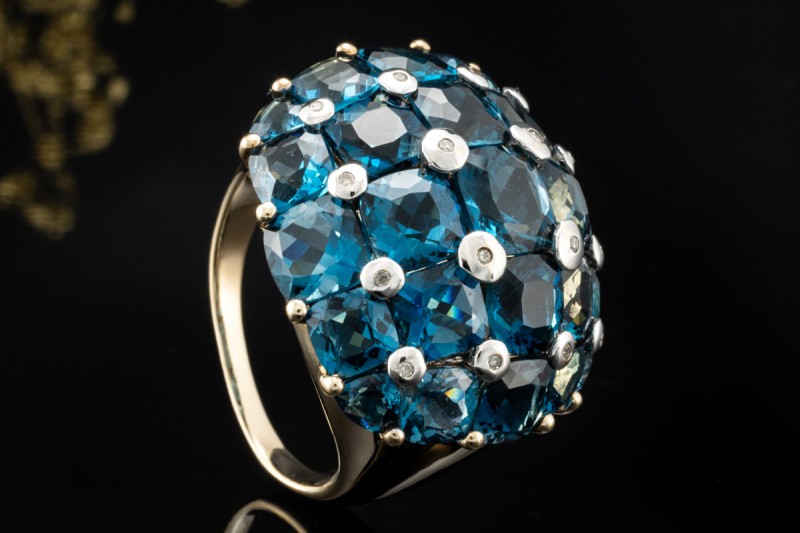 Ausgefallener Cocktailring Ring mit Blautopas und Diamanten in Gelbgold 
