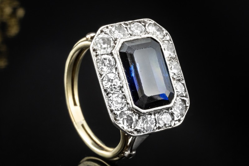 Ring Antik mit Saphir und Diamanten im Altschliff Handwerkskunst in Gold 