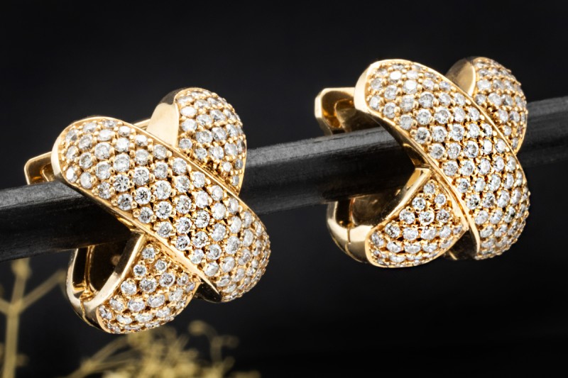 Creolen Ohrstecker im Kreuzdesign mit Diamanten in 750er Gelbgold 