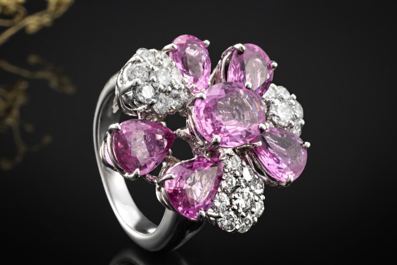 Sommerlicher Blüten Ring Pinke Saphire und Diamanten in 750er Weißgold 