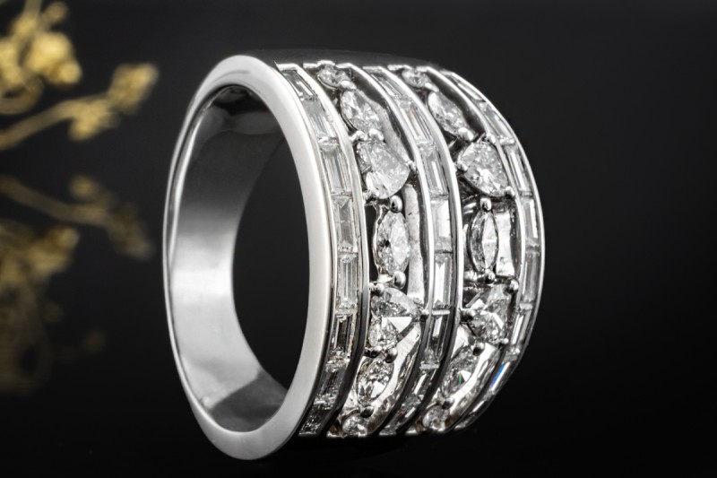 Breiter Herz Bandring mit Diamanten durchbrochen in 950er Platin Arbeit 