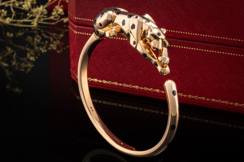 Panthère de Cartier Armreif mit Tsavorit und Onyx klappbar Roségold 750 