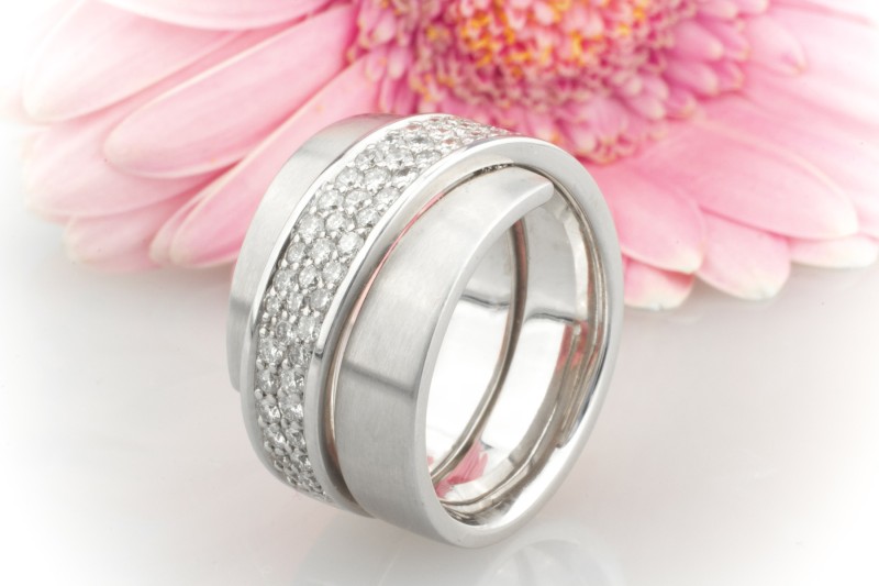 Designer Ring Massiv in 750er Weißgold Breit mit Top Brillanten 