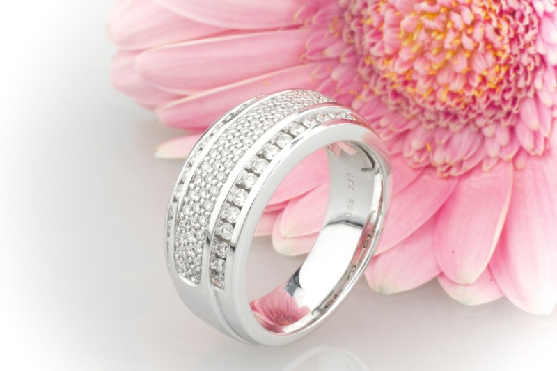 Ring Brillanttraum 0,68 feurige Diamanten in massivem 585 Weißgold Ring 