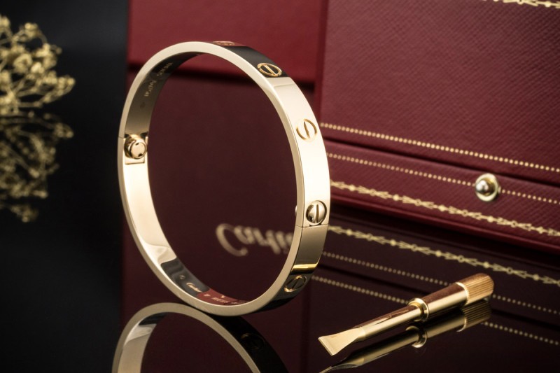 Cartier Love Armreif Armband Neues Modell in Gelbgold 750 Gr 17 Full Set 