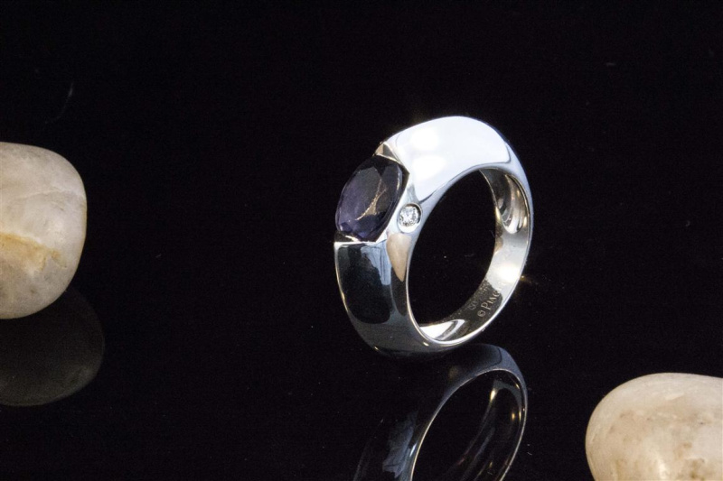 Piaget Ring mit Iloith und Diamant Massive Arbeit in 750er Weißgold 