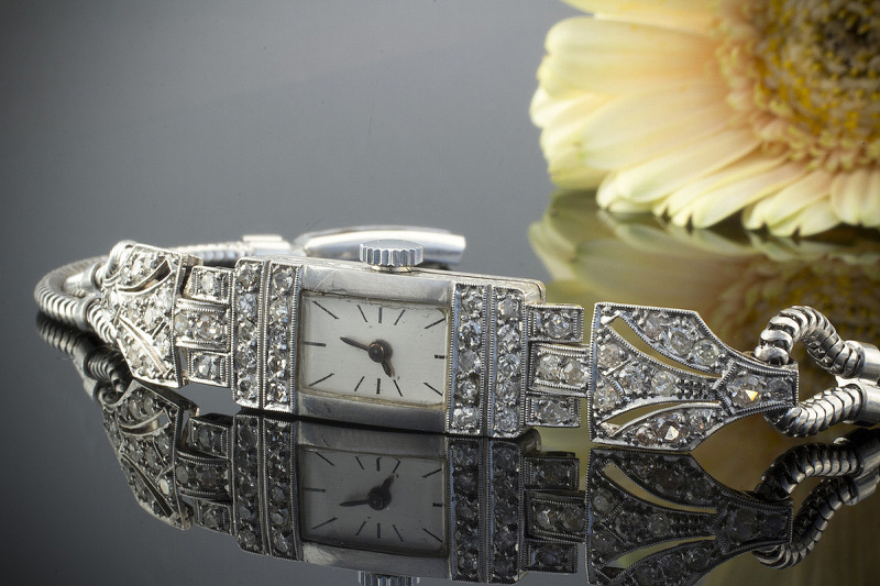 Art Deco Armbanduhr Damen Uhr mit Diamanten in Platin & 585er Weißgold 