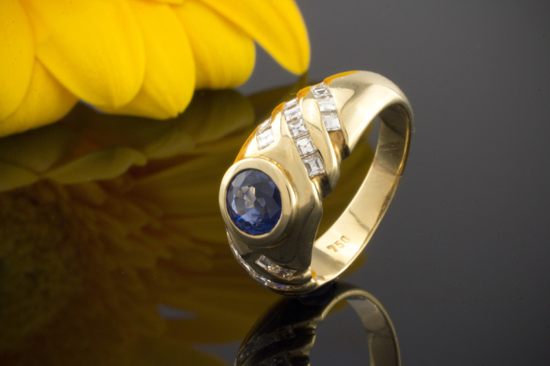 Hans Dieter Krieger Saphir Ring mit Top Wesselton Diamanten Gelbgold 750 