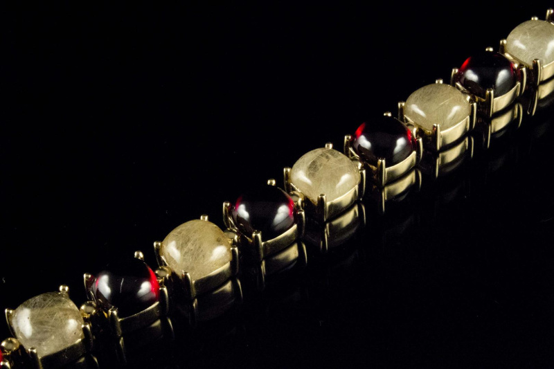 Armband mit 40 Carat Rutil Quarz & Granat Cabochons in 585er Gelbgold 