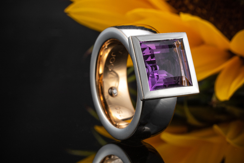 noor Ring feel the diamond mit Amethyst Carre Schliff in 750er Weißgold 
