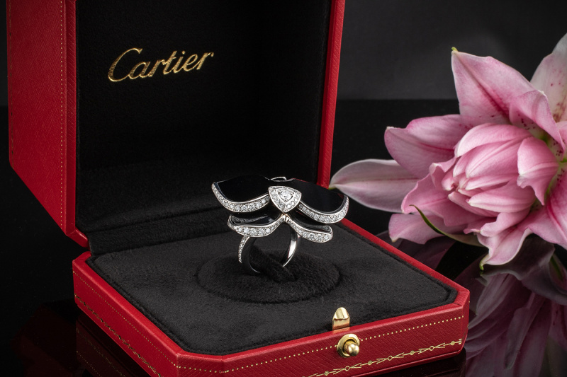 Cartier Ring Caresse DOrchidées Schwarzer Onyx und Diamanten in Weißgold 