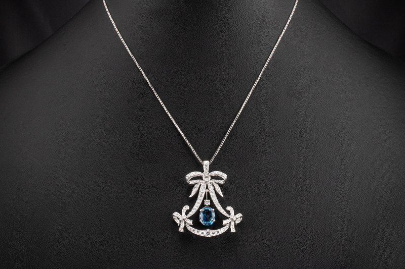 Eleganter Aquamarin Anhänger mit Brillanten an Collier Kette 585er Weißgold 