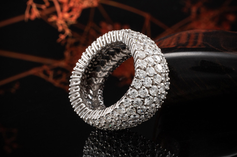 Roberto coin wedding best sale bands