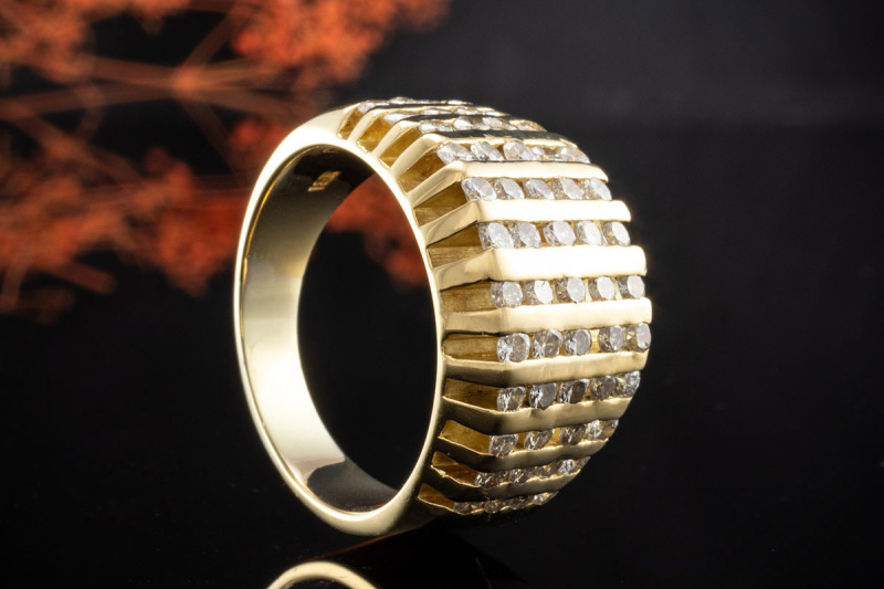 Gelbgold Ring Massive Goldschmiedearbeit mit Diamant Reihen in Gold 750 