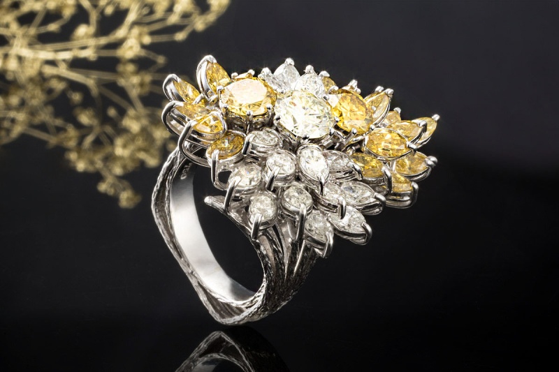 Cocktail Ring mit Diamanten Gelb Weiß Exkl. Handarbeit in 750er Weißgold 