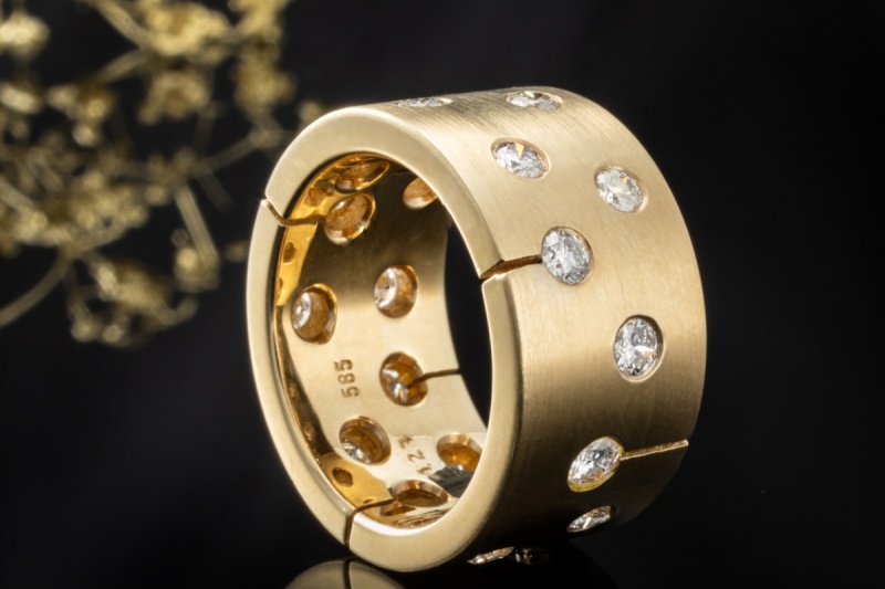 Ring in massiver Handarbeit mit Diamanten gefertigt in 585er Gelbgold 